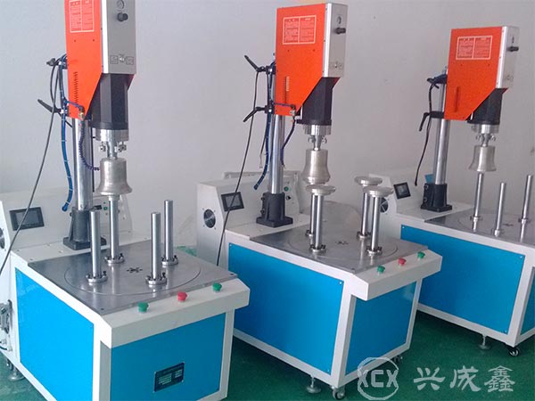 超聲波焊接機(jī)主機(jī)與模具